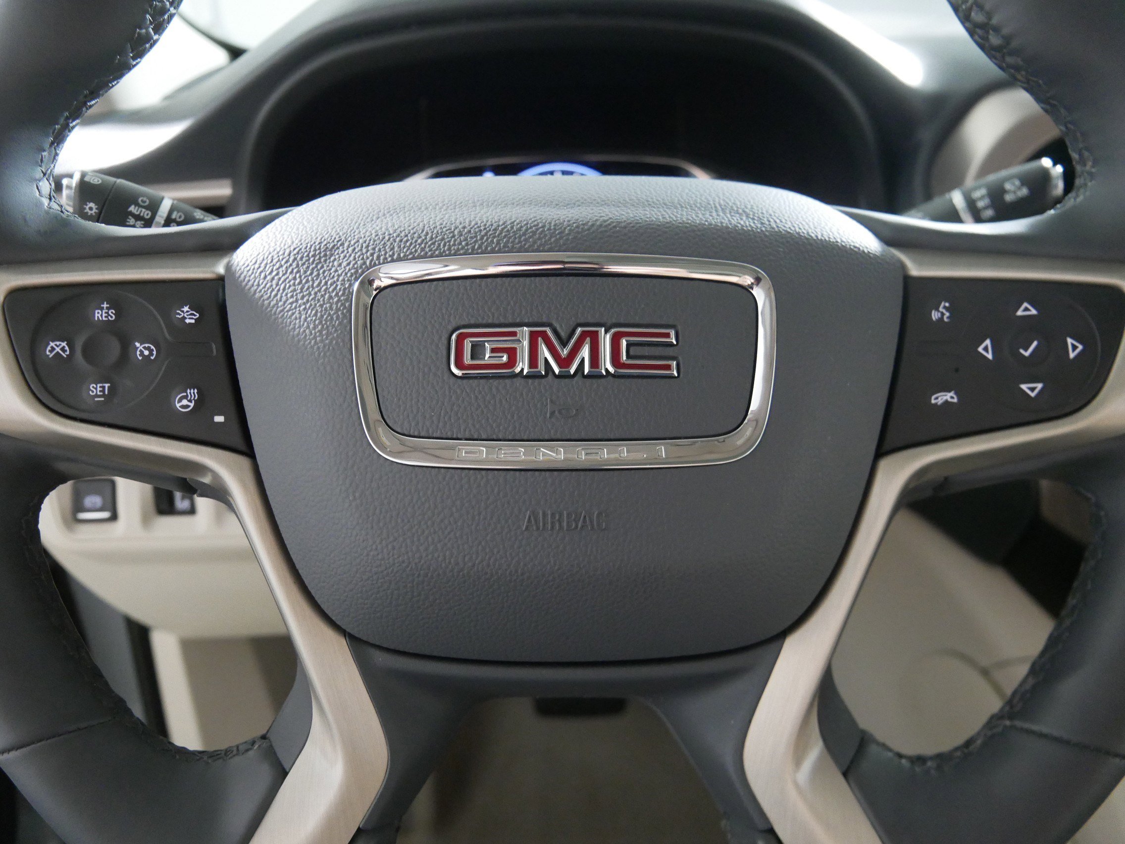 Used 2023 GMC Acadia Denali w/ Denali Ultimate Package image 25