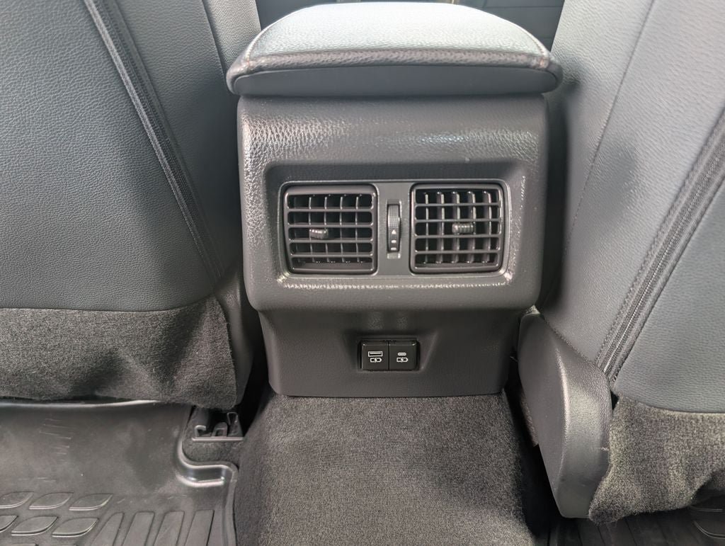 Used 2025 Toyota Camry XLE AWD/4WD image 29