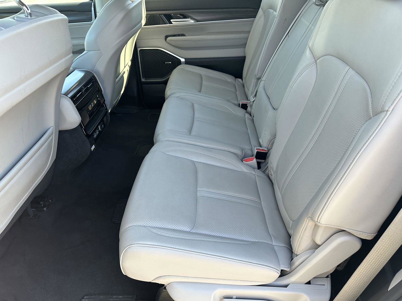 Used 2024 Jeep Wagoneer L Series II image 20