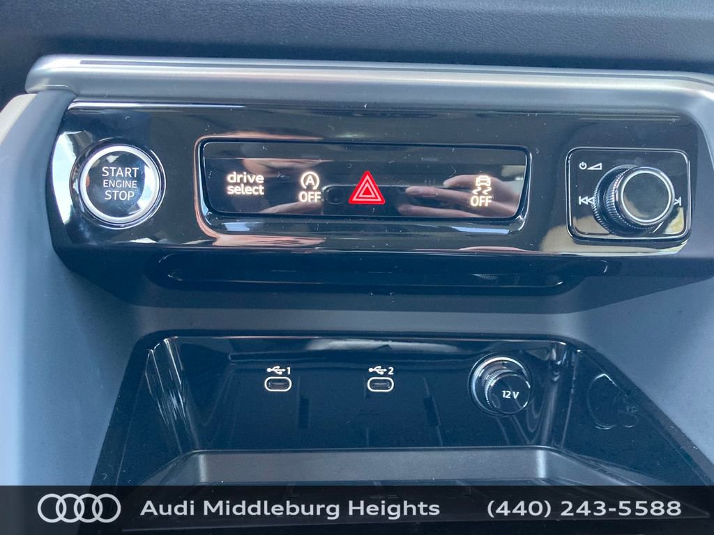 Used 2025 Audi Q5 Premium w/ Convenience Package image 43