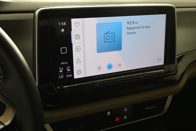 Used 2025 Volkswagen Atlas Cross Sport SE FWD image 20