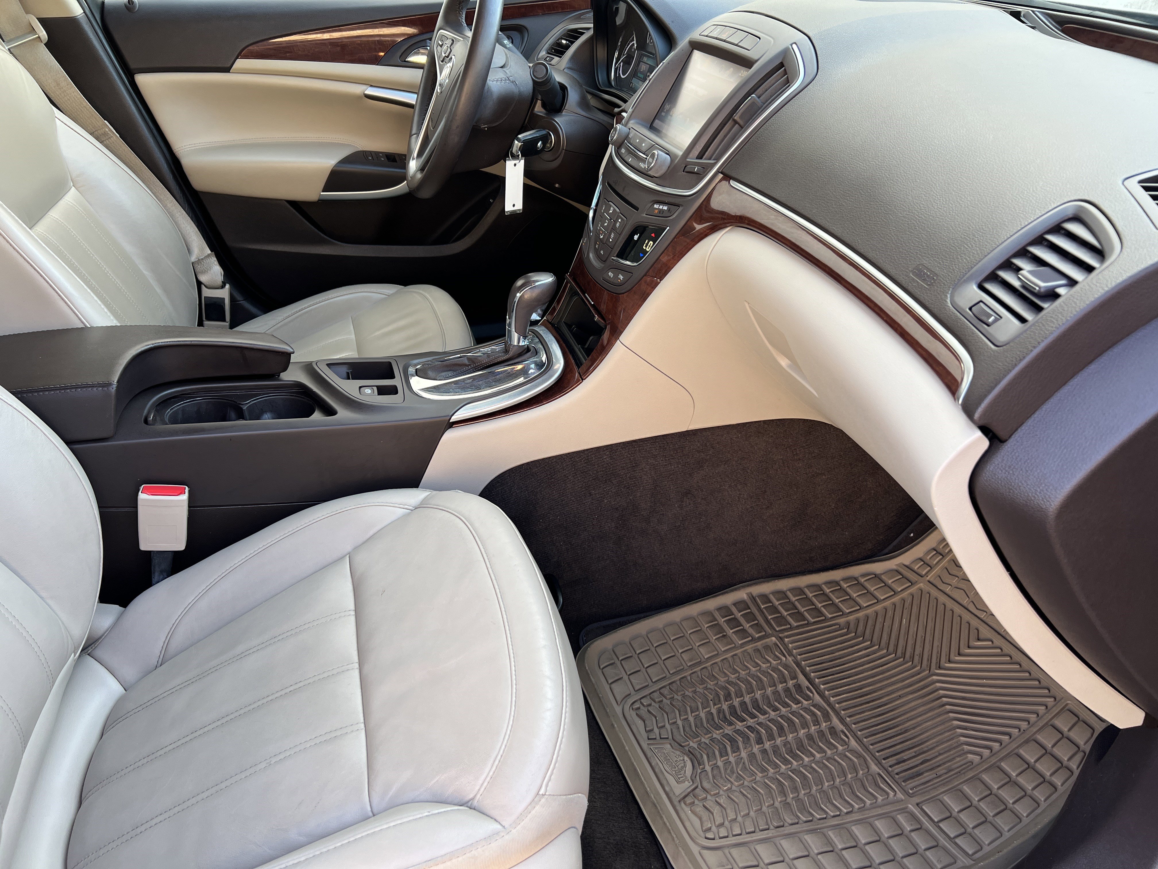 Used 2016 Buick Regal image 24