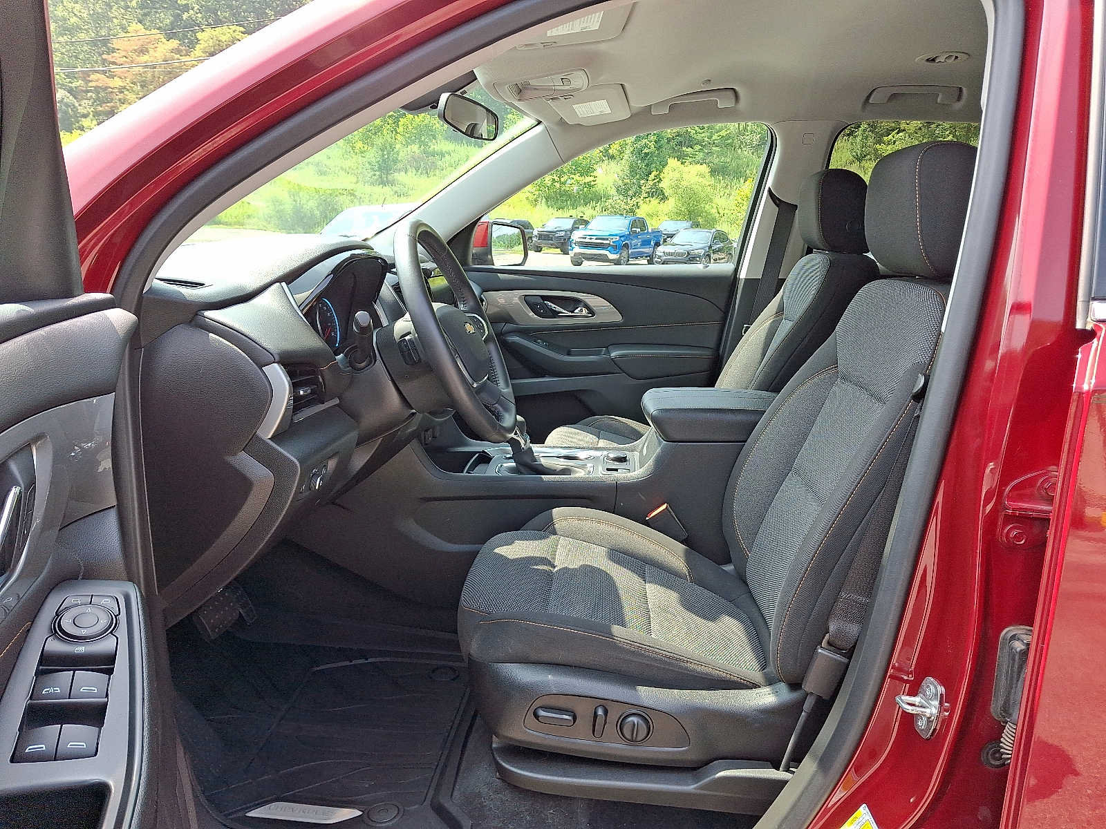 Used 2021 Chevrolet Traverse LT FWD image 13