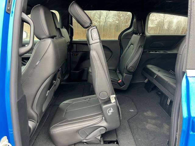 New 2026 Chrysler Pacifica Select AWD/4WD image 6