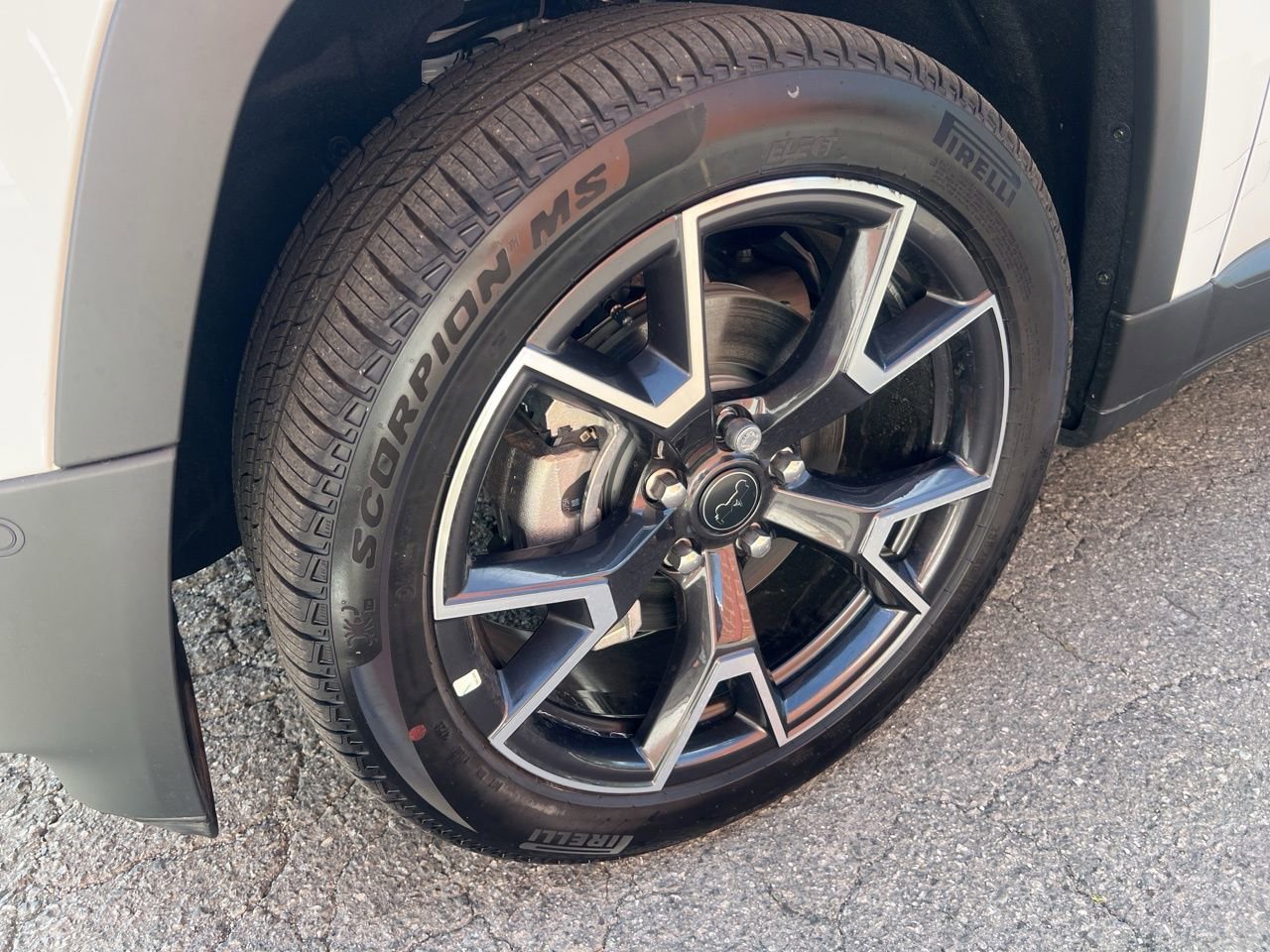 New 2026 Jeep Cherokee Overland w/ Advanced Pro Tech Group AWD/4WD image 9