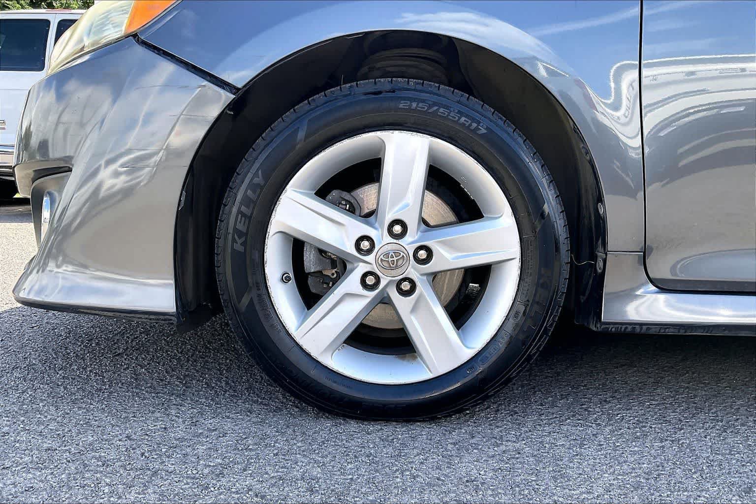 Used 2012 Toyota Camry SE FWD image 8