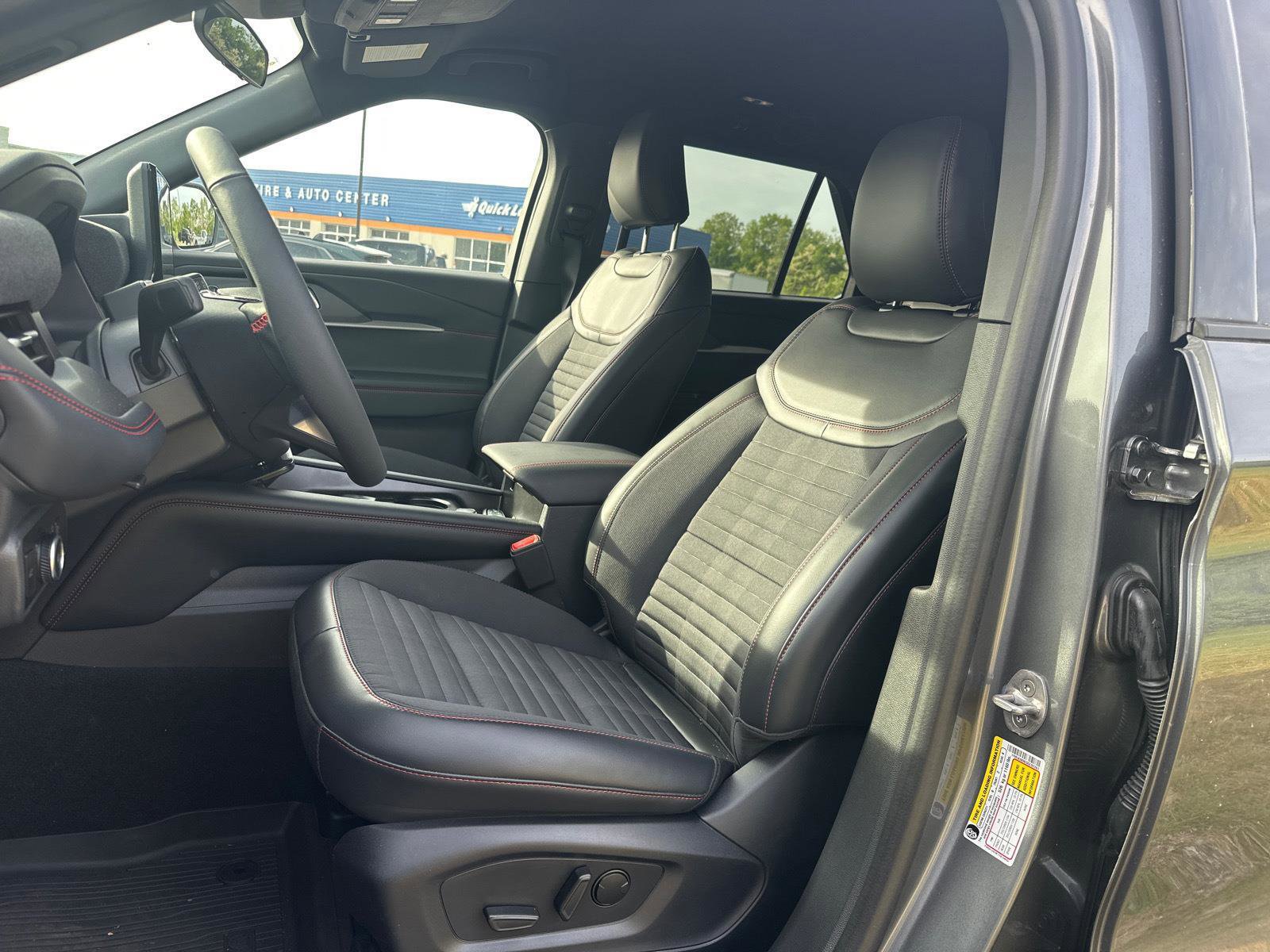 Used 2025 Ford Explorer ST-Line AWD/4WD image 6