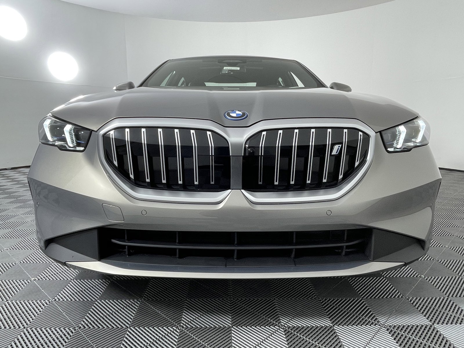 New 2024 BMW i5 eDrive40i w/ Premium Package image 8