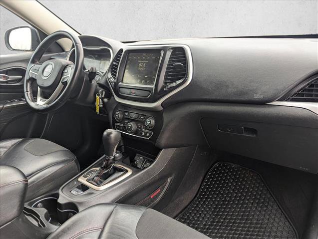 Used 2017 Jeep Cherokee Trailhawk image 21