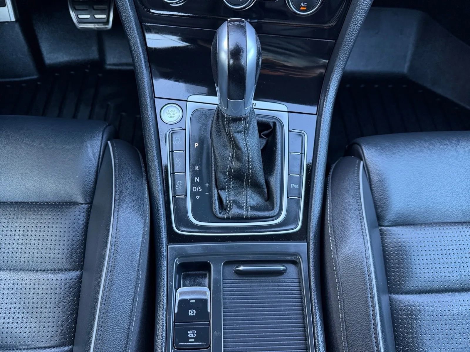 Used 2018 Volkswagen Golf R 4-Door AWD/4WD image 15
