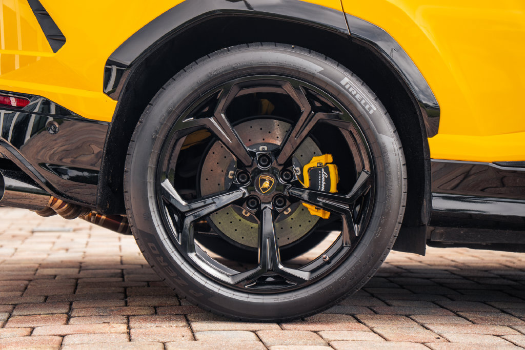 Used 2019 Lamborghini Urus AWD/4WD image 13