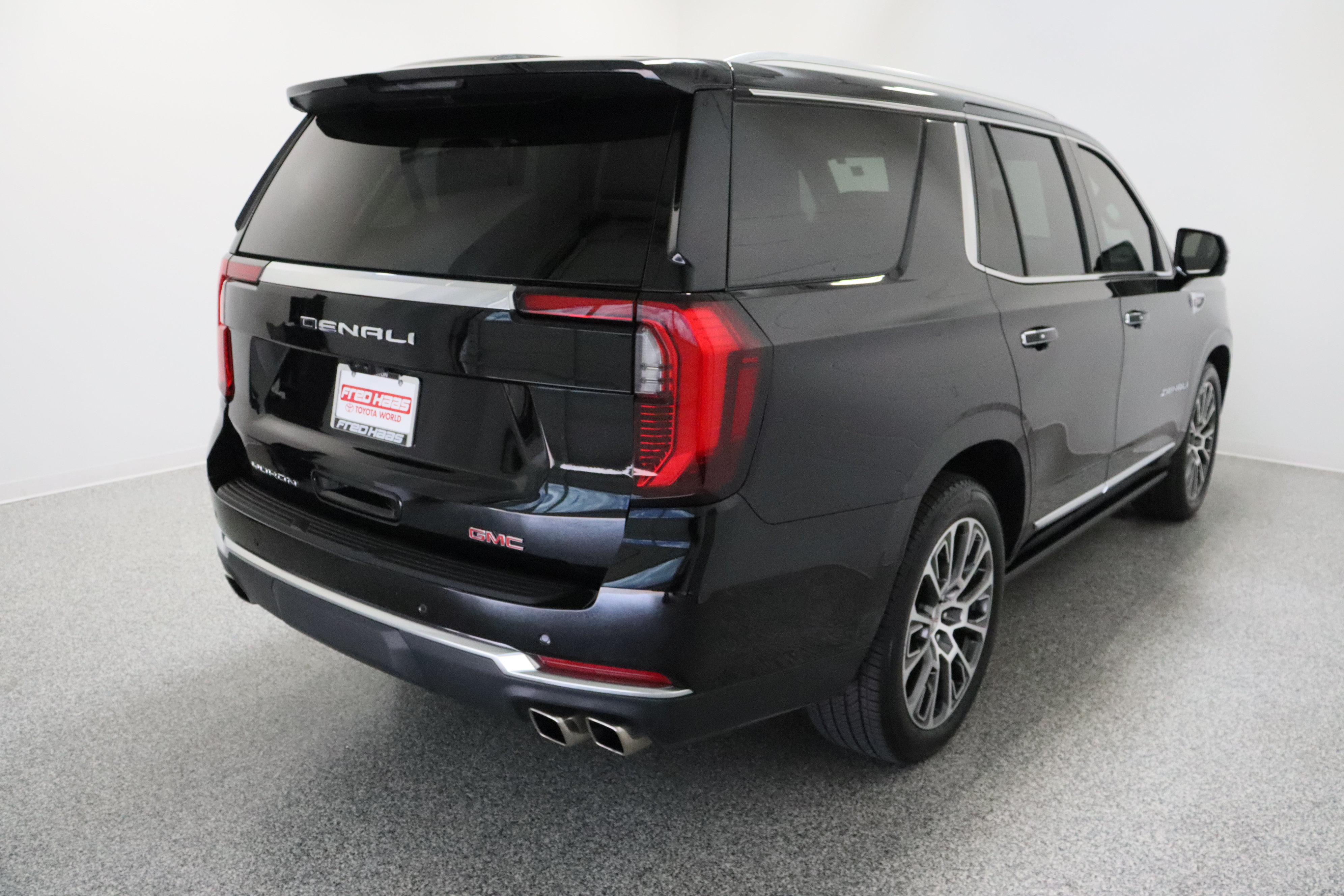 Used 2026 GMC Yukon Denali w/ Denali Reserve Package AWD/4WD image 7