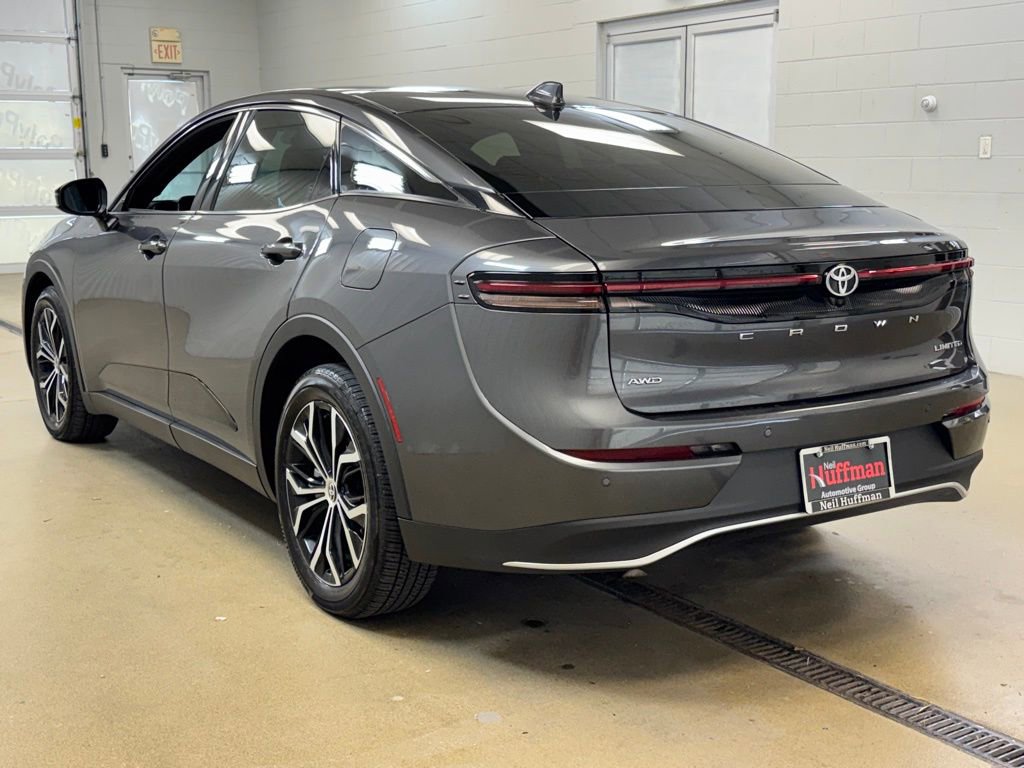 Used 2023 Toyota Crown Limited image 7