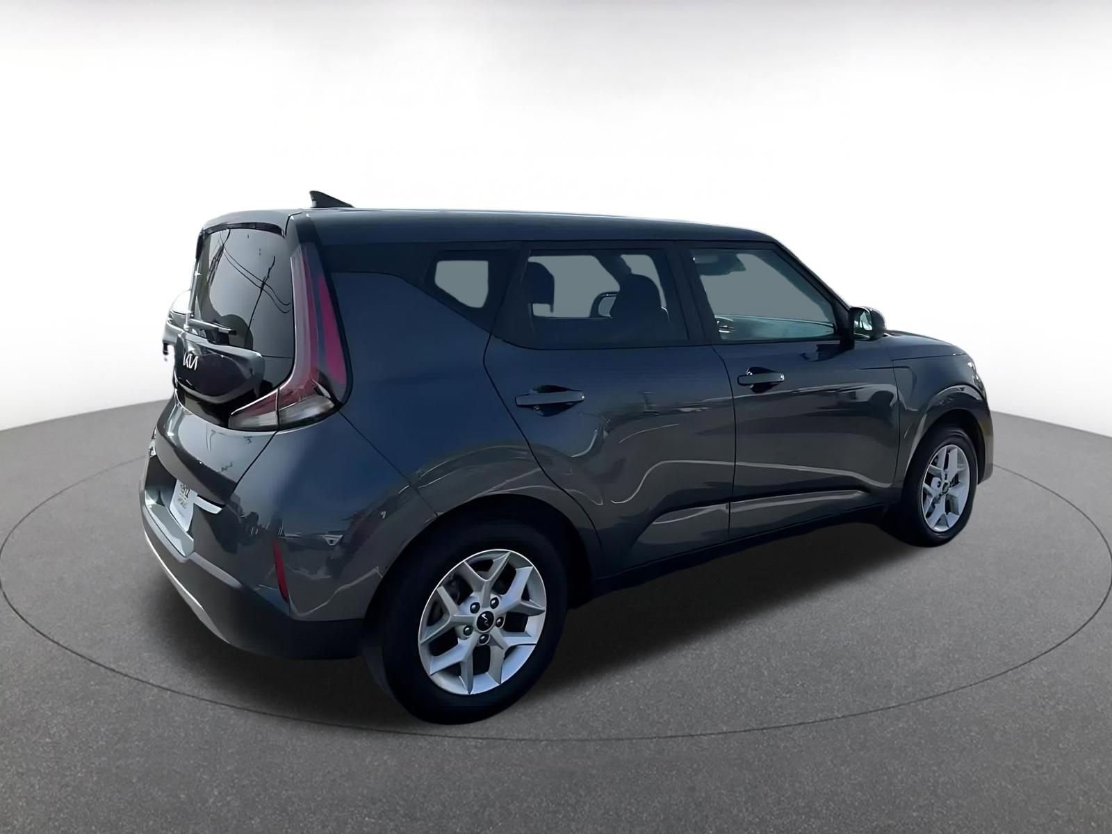 Used 2025 Kia Soul LX w/ LX Technology Package FWD image 15