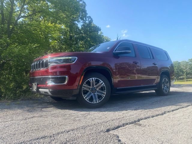 Used 2024 Jeep Wagoneer L Series II w/ Flexible Seating Group RWD image 2