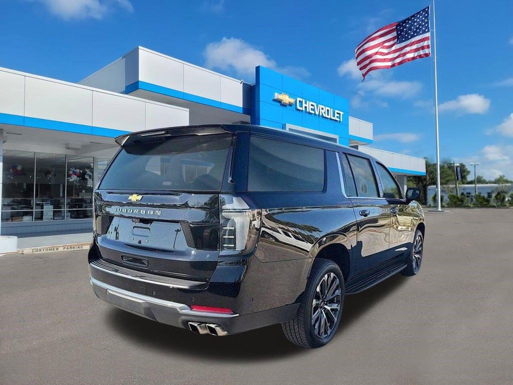 Used 2025 Chevrolet Suburban High Country RWD image 4