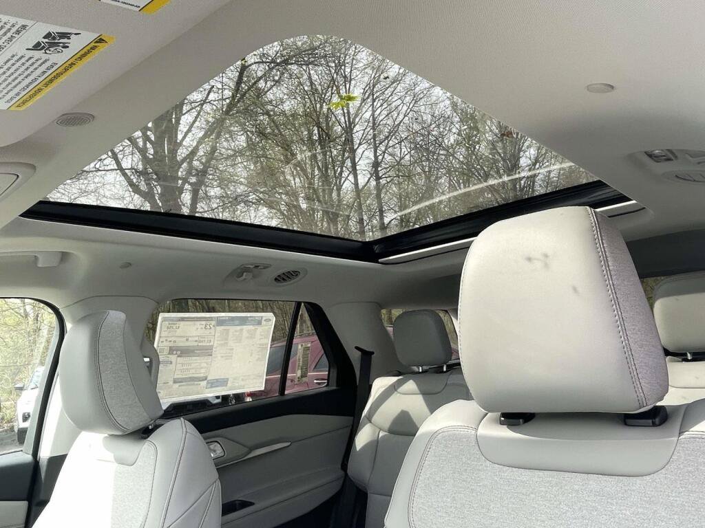New 2026 Ford Explorer Active w/ Active Comfort Package AWD/4WD image 5