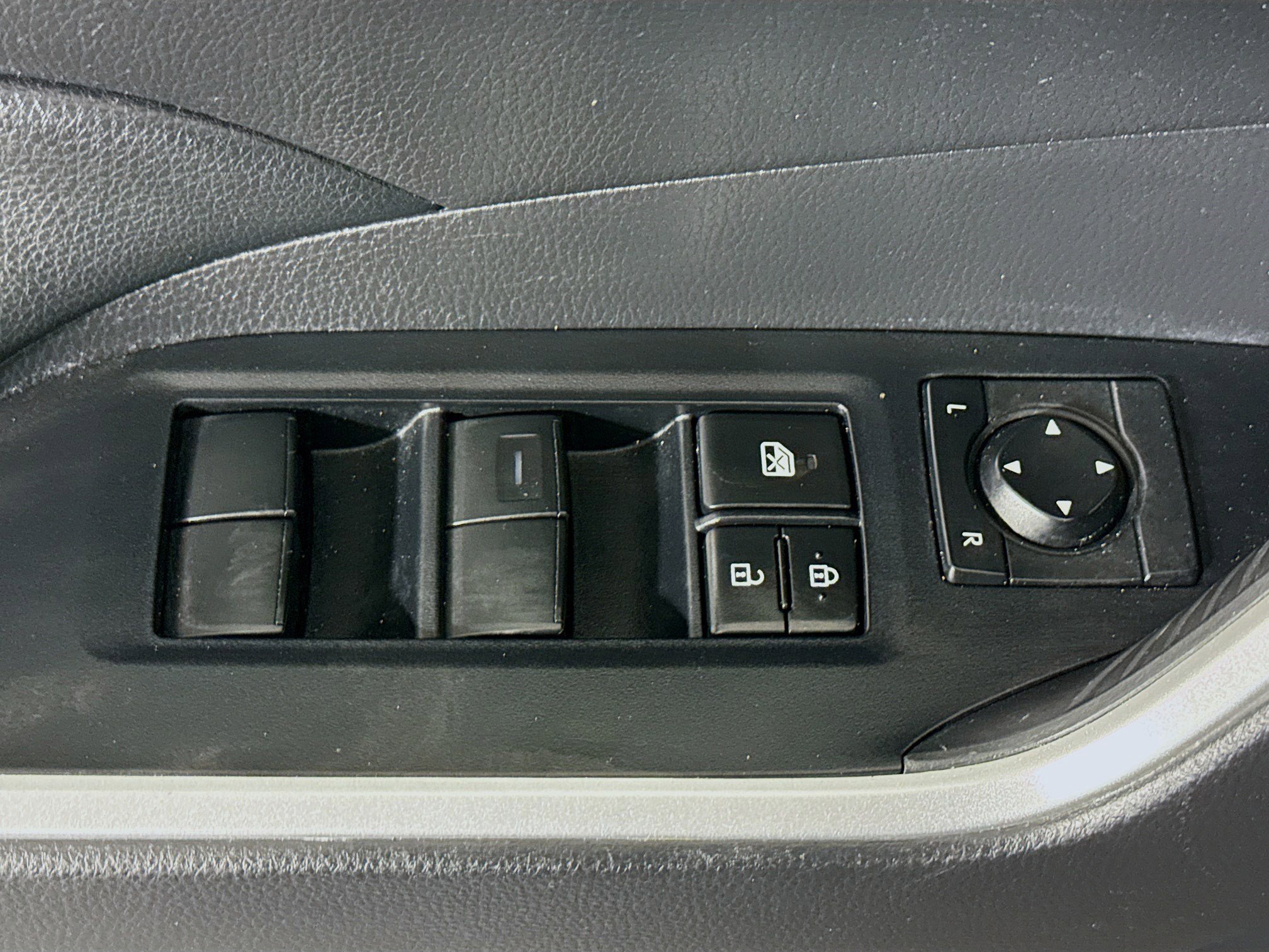 Used 2020 Toyota RAV4 XLE FWD image 24