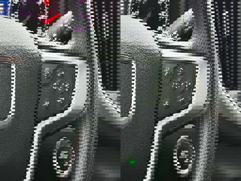 Used 2023 GMC Terrain SLE image 19