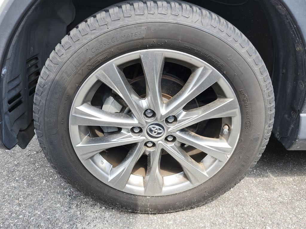 Used 2017 Toyota RAV4 Limited FWD image 6