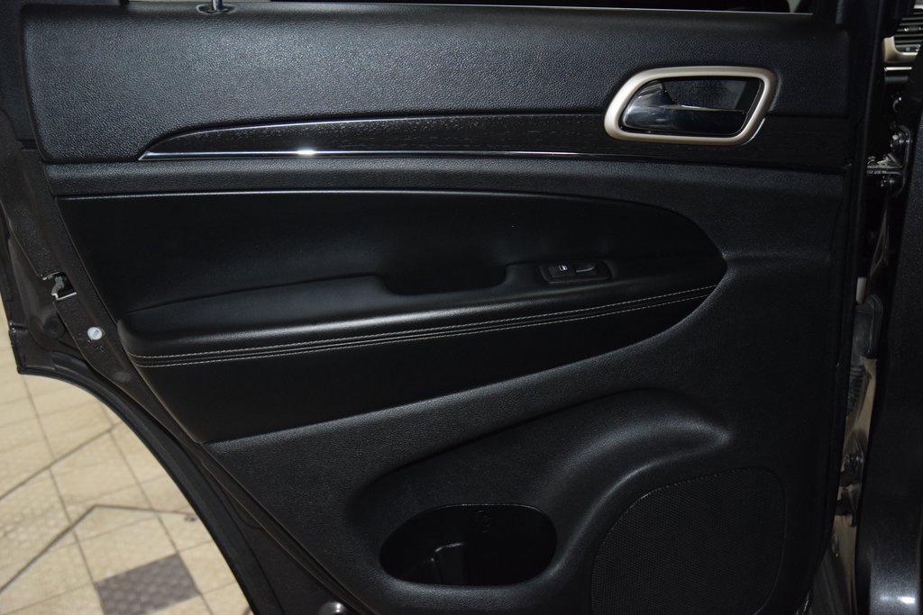 Used 2017 Jeep Grand Cherokee Limited image 46