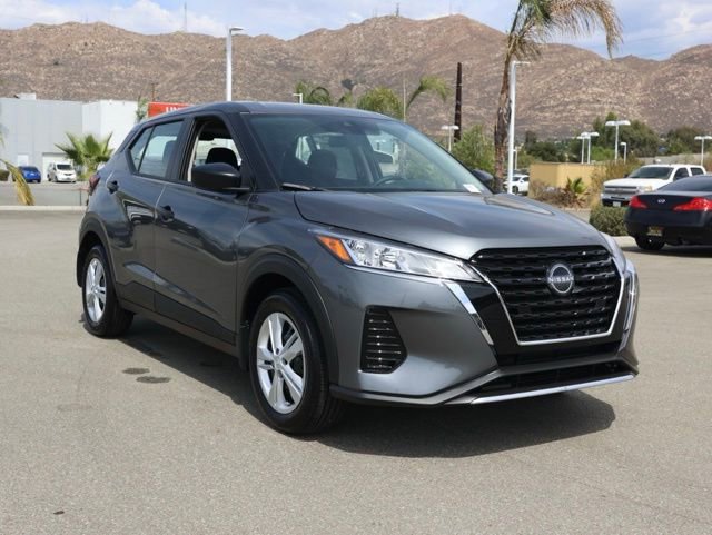 New 2025 Nissan Kicks Play S image 2