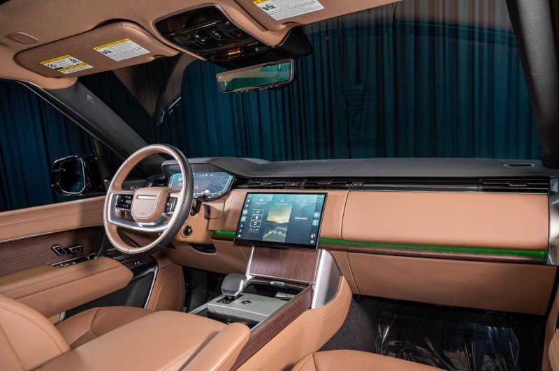 Used 2024 Land Rover Range Rover Long Wheelbase SE image 14