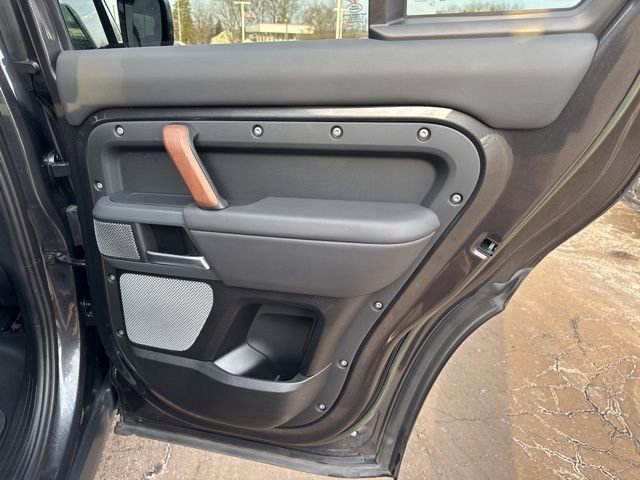 Used 2023 Land Rover Defender 130 X-Dynamic SE image 23