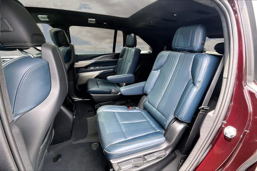 Certified 2025 Cadillac Escalade IQ Luxury 2 w/ LPO, Premium Carpet Package AWD/4WD image 22