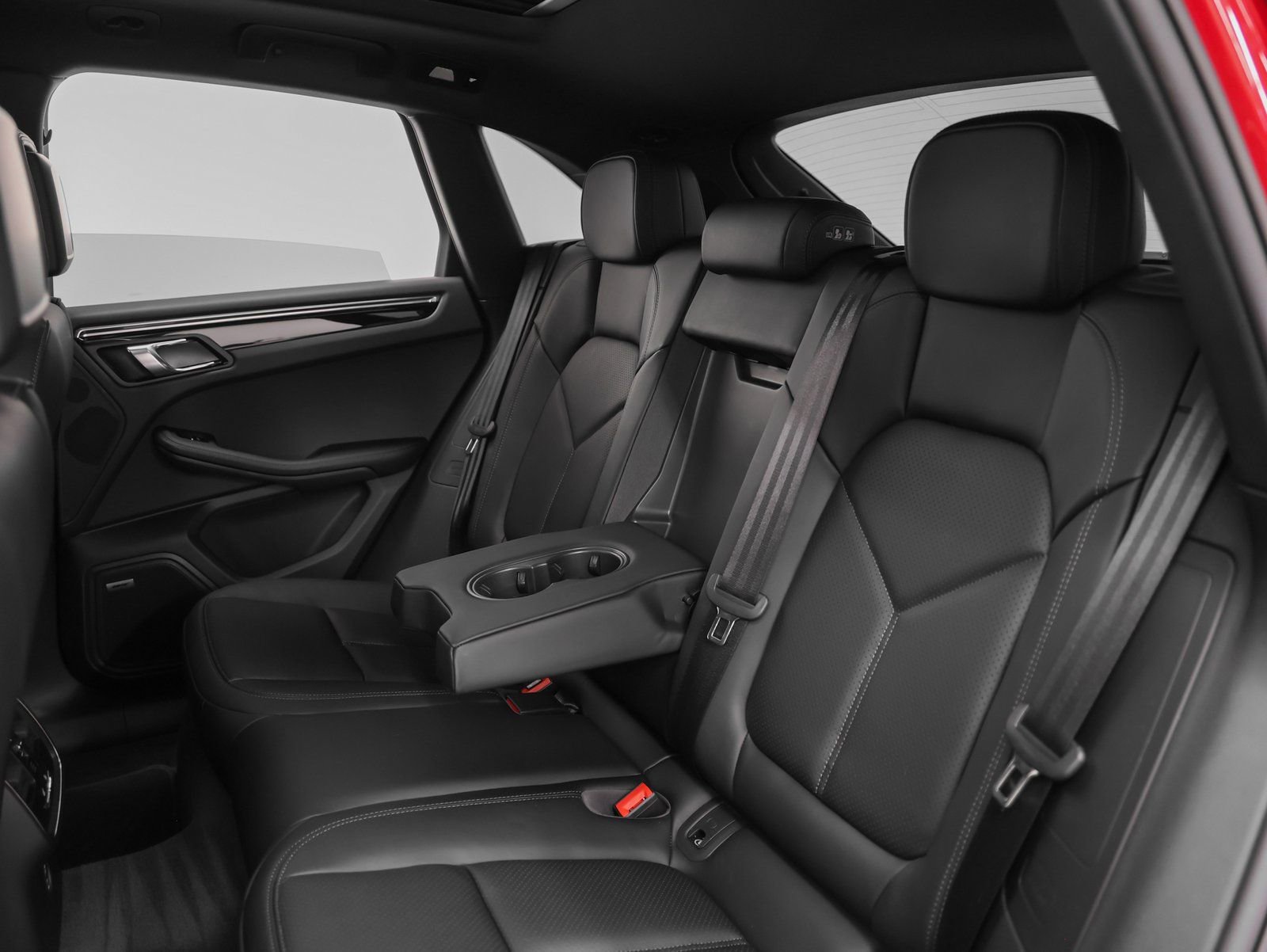 Certified 2025 Porsche Macan image 36