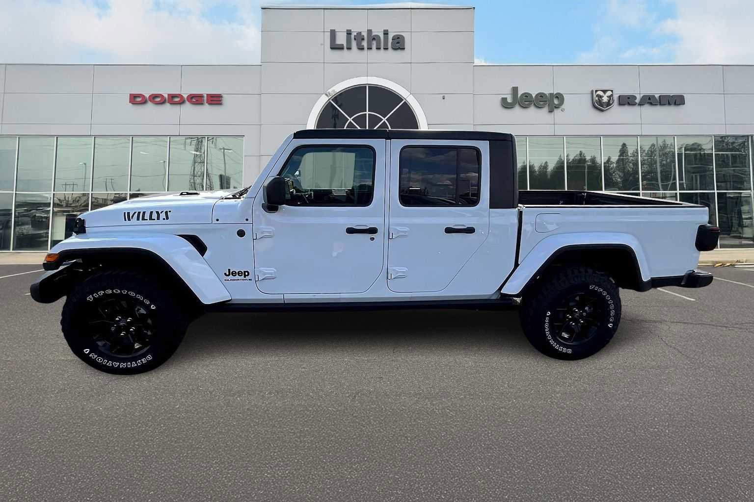 New 2025 Jeep Gladiator Sport image 3