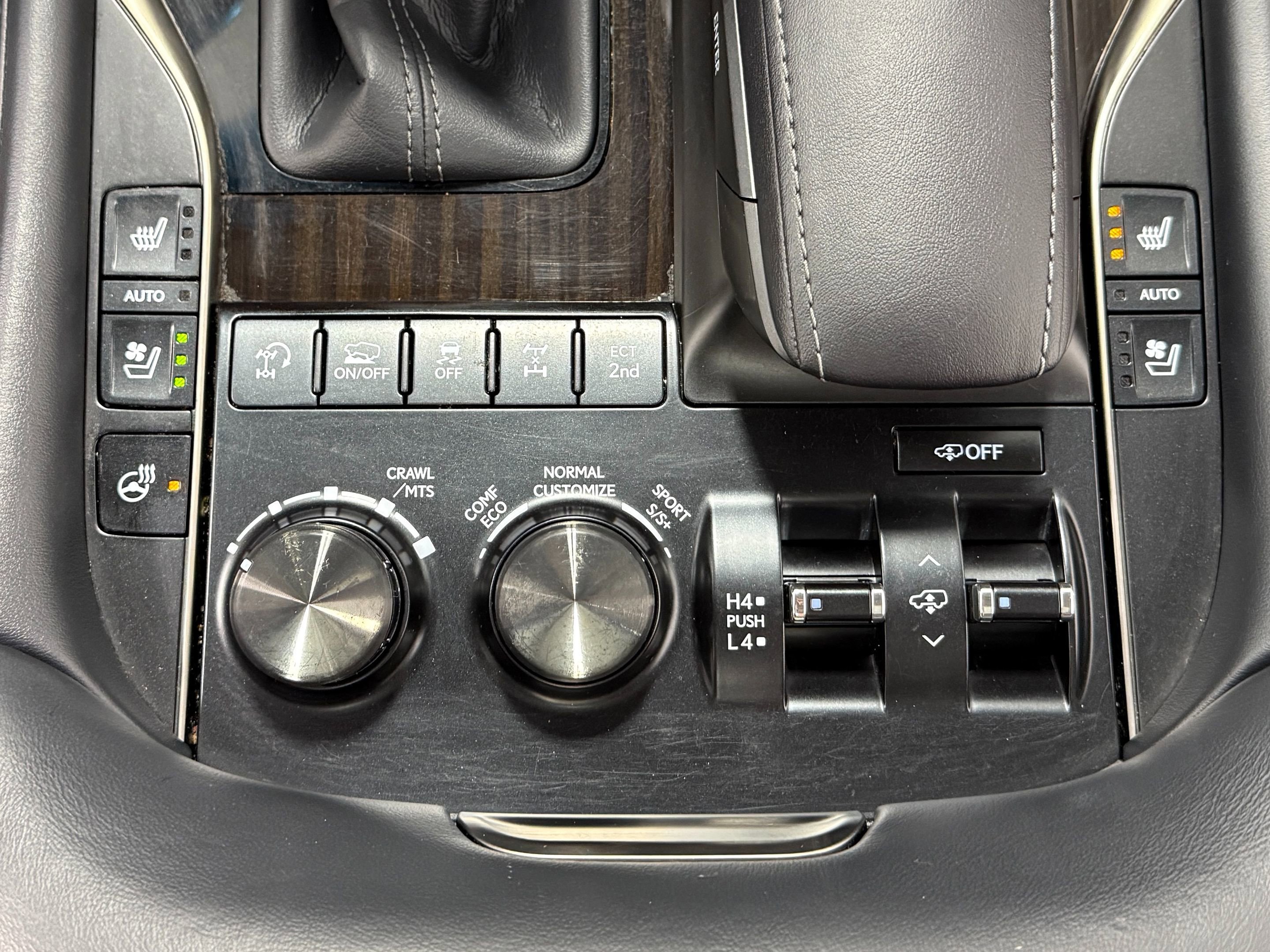 Used 2019 Lexus LX 570 4WD w/ Luxury Package image 32