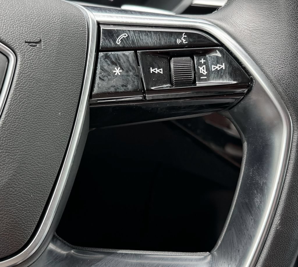 Used 2022 Audi e-tron Premium w/ Convenience Plus Package AWD/4WD image 19