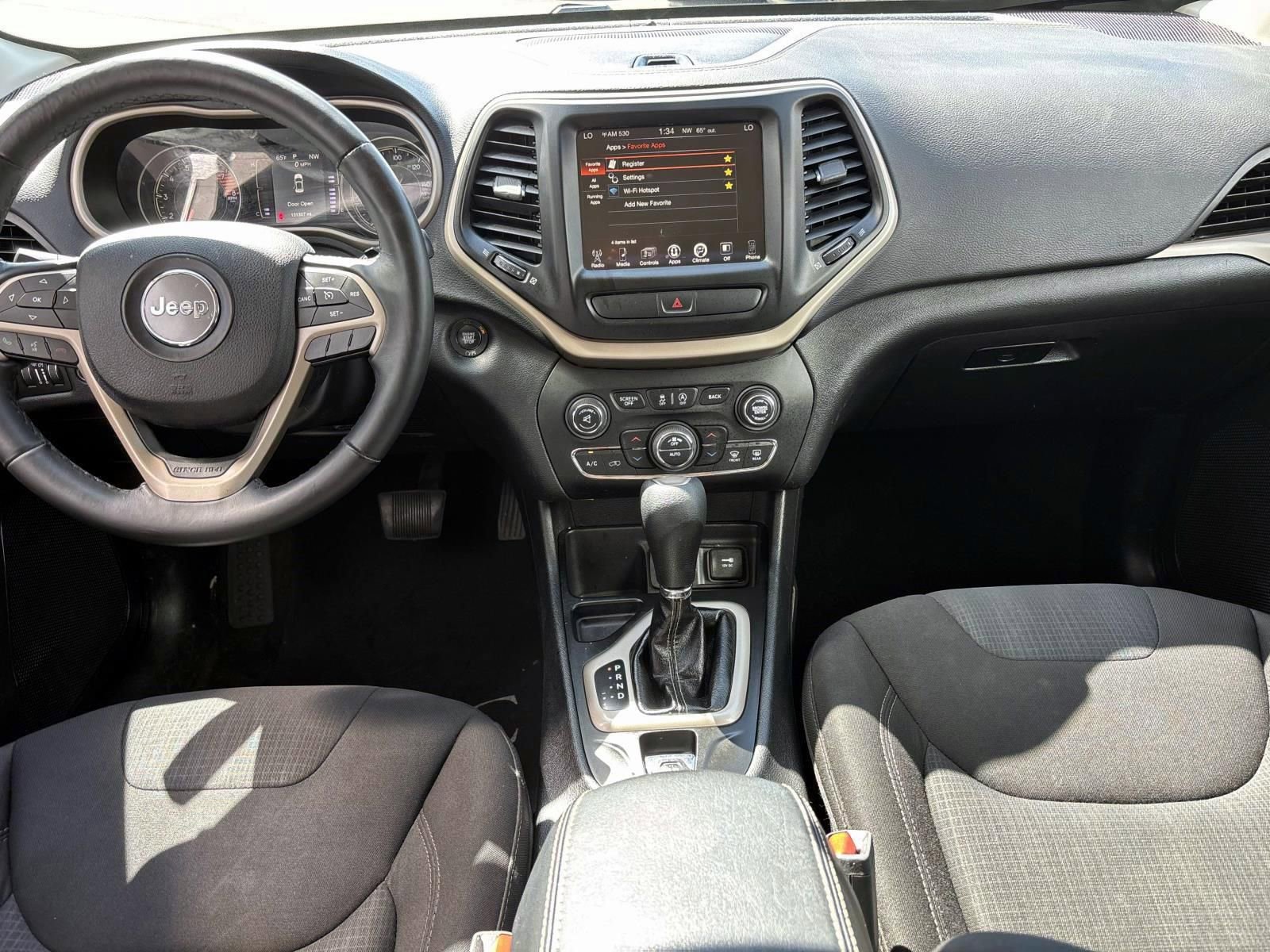 Used 2017 Jeep Cherokee Latitude w/ Comfort/Convenience Group FWD image 28