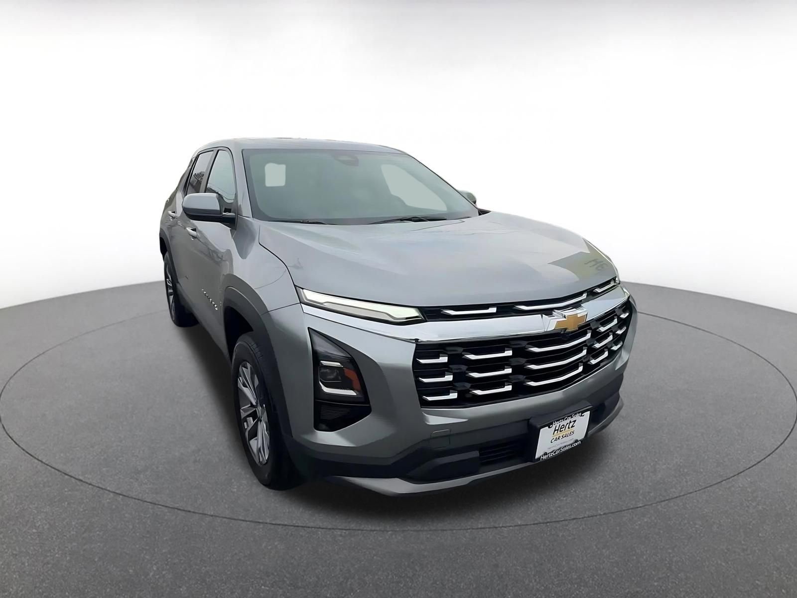 Used 2025 Chevrolet Equinox LT FWD image 3