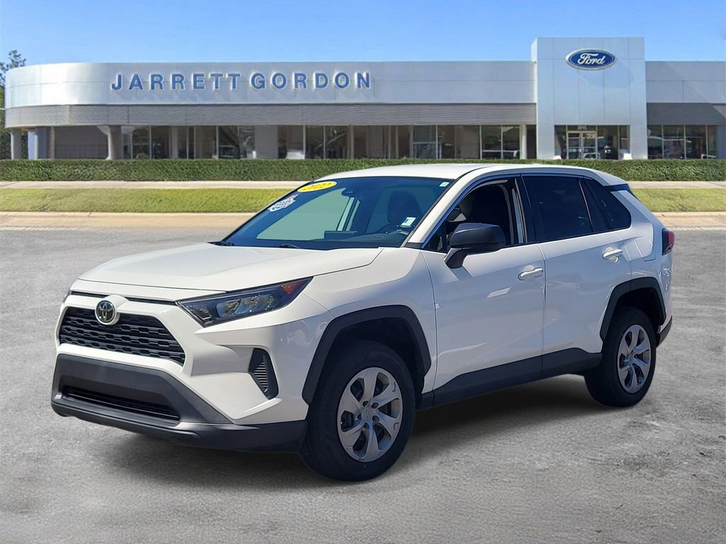 Used 2022 Toyota RAV4 LE image 2