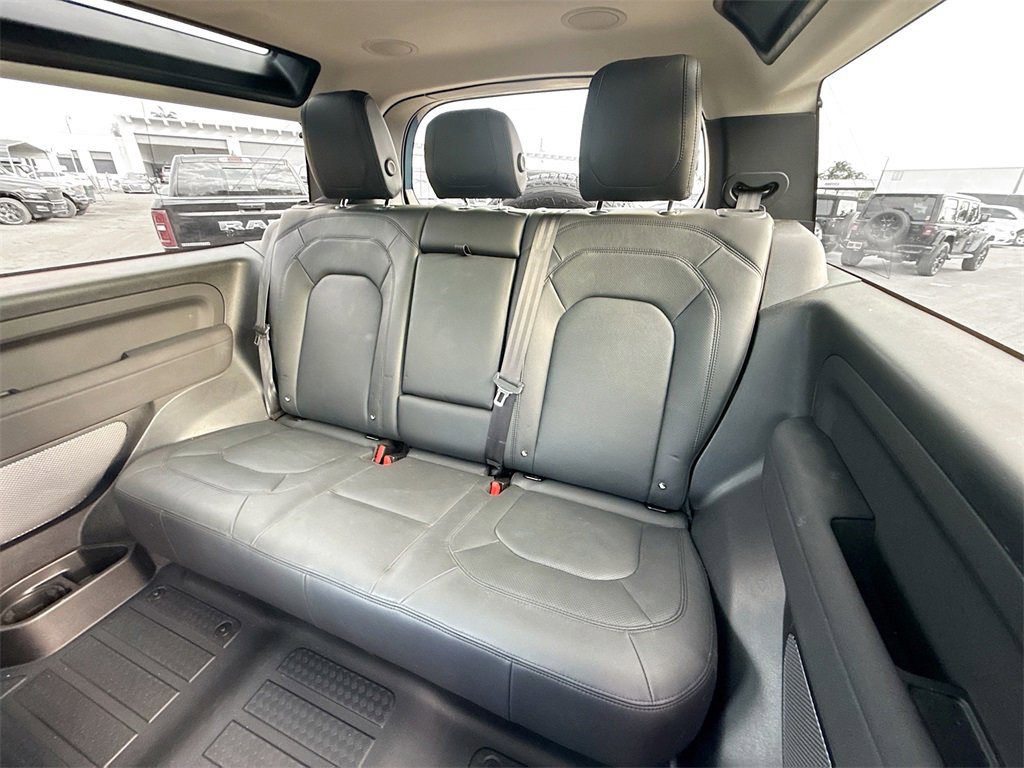 Used 2023 Land Rover Defender 90 SE image 27