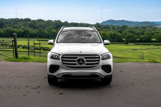 Used 2024 Mercedes-Benz GLS 450 4MATIC image 3