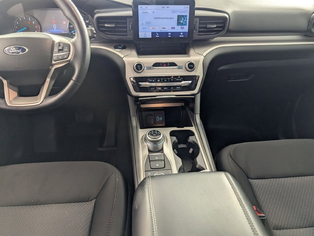 Used 2023 Ford Explorer XLT AWD/4WD image 26