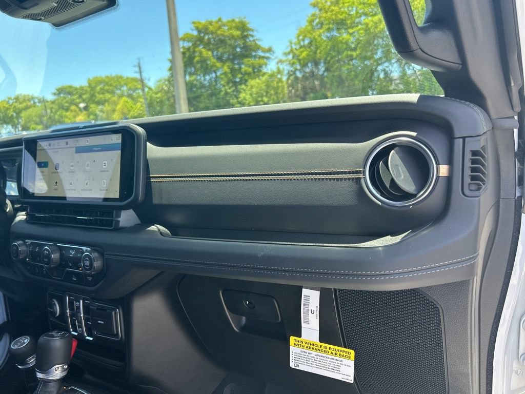 Used 2025 Jeep Wrangler Unlimited Sahara AWD/4WD image 25