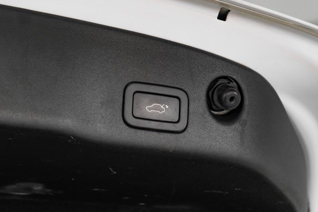 Used 2012 Jaguar XJ L image 54