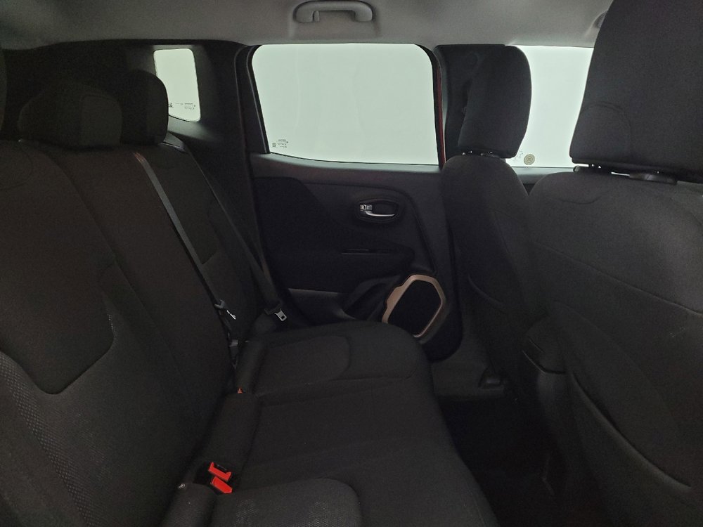 Used 2015 Jeep Renegade Latitude FWD image 19