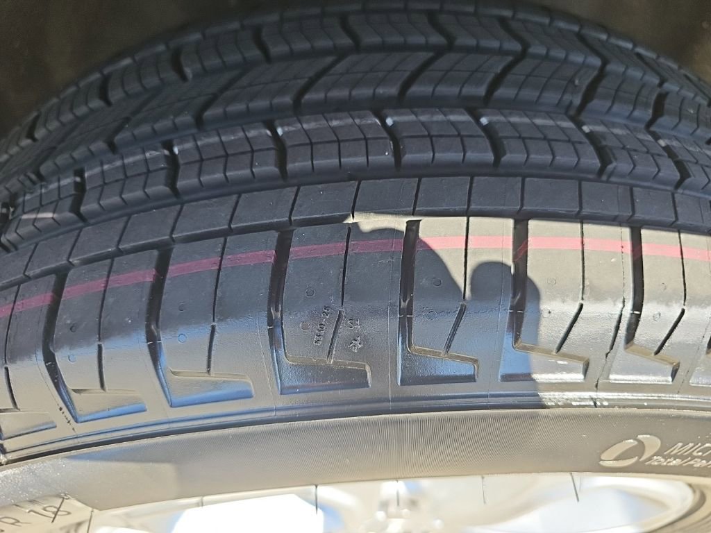 Certified 2021 Jeep Grand Cherokee Laredo AWD/4WD image 3