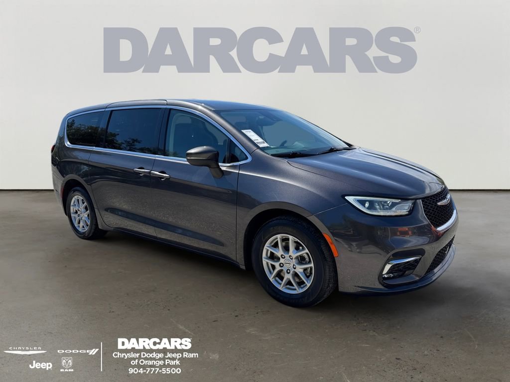 Used 2023 Chrysler Pacifica Touring-L FWD image 1