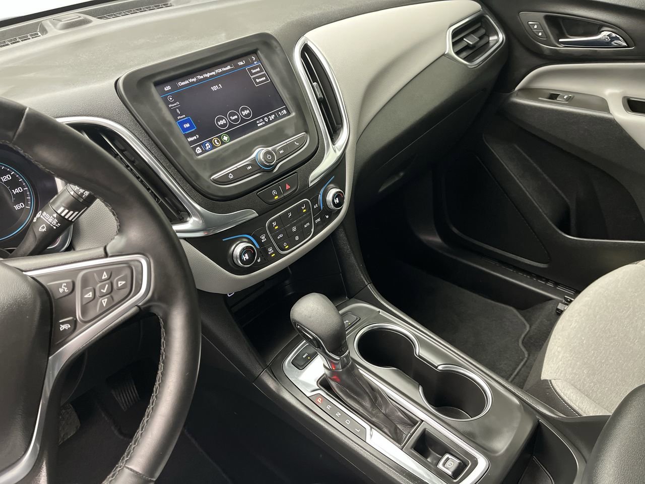 Used 2023 Chevrolet Equinox LT w/ Driver Convenience Package AWD/4WD image 15