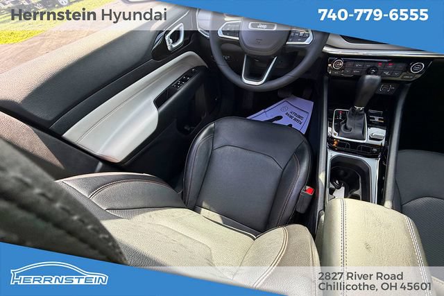 Used 2023 Jeep Compass Limited w/ Sun and Sound Group AWD/4WD image 12