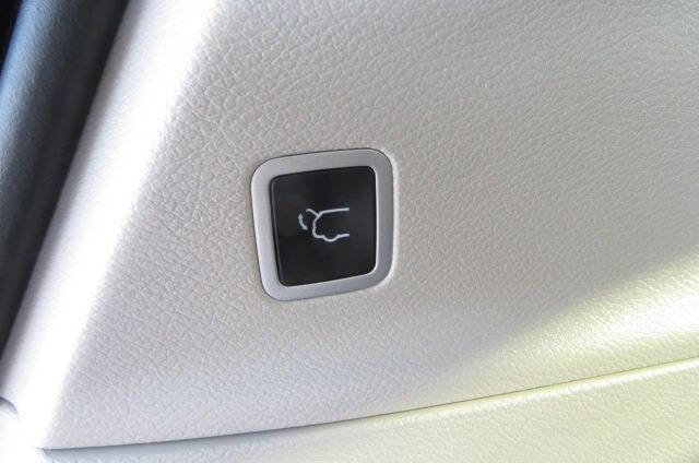 Used 2024 Chrysler Pacifica Limited w/ Trailer Tow Group image 11