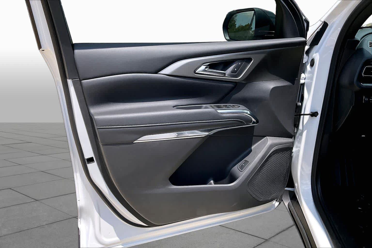 New 2026 Chevrolet Traverse LT w/ Driver Confidence Package FWD image 11