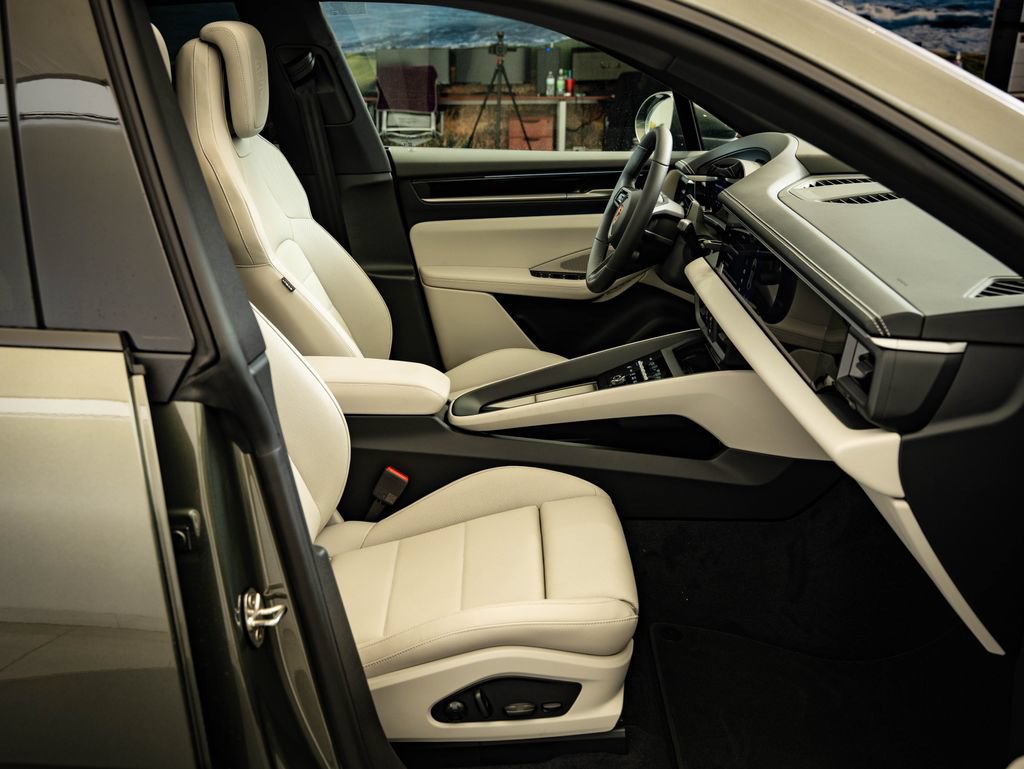 New 2026 Porsche Macan 4 Electric AWD/4WD image 24