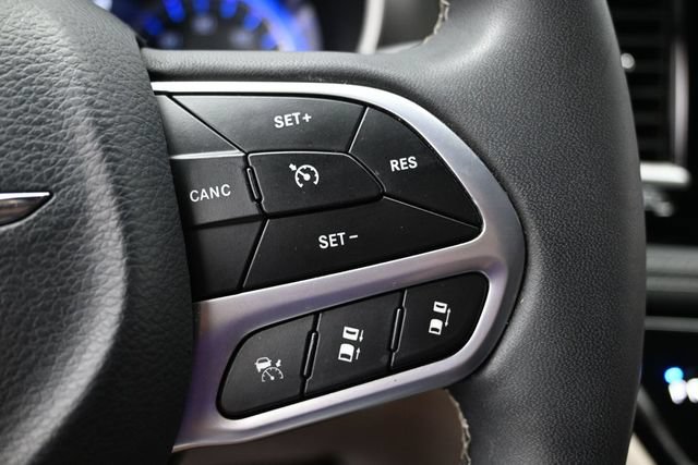Certified 2022 Chrysler Pacifica Touring-L AWD/4WD image 30